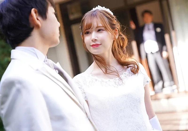 Bố gã chồng phang người tình của con trai ngay sau lễ cưới của con trai